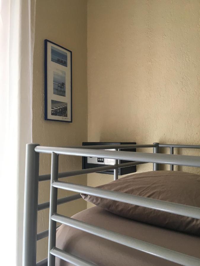 Хостел Backpackers Chez Patrick Ницца Экстерьер фото
