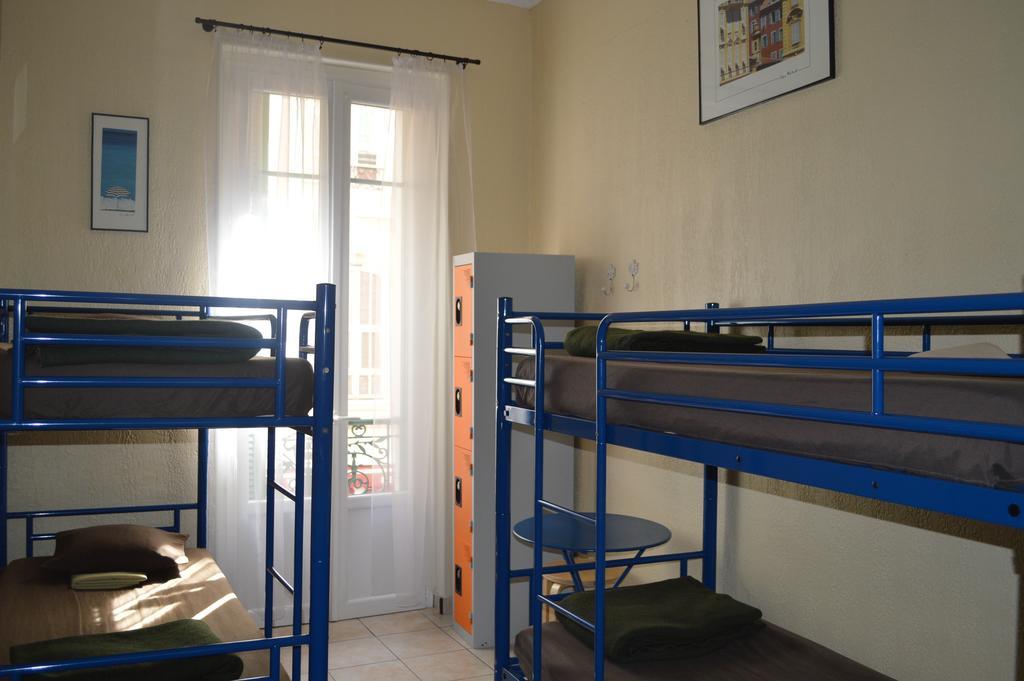 Хостел Backpackers Chez Patrick Ницца Экстерьер фото