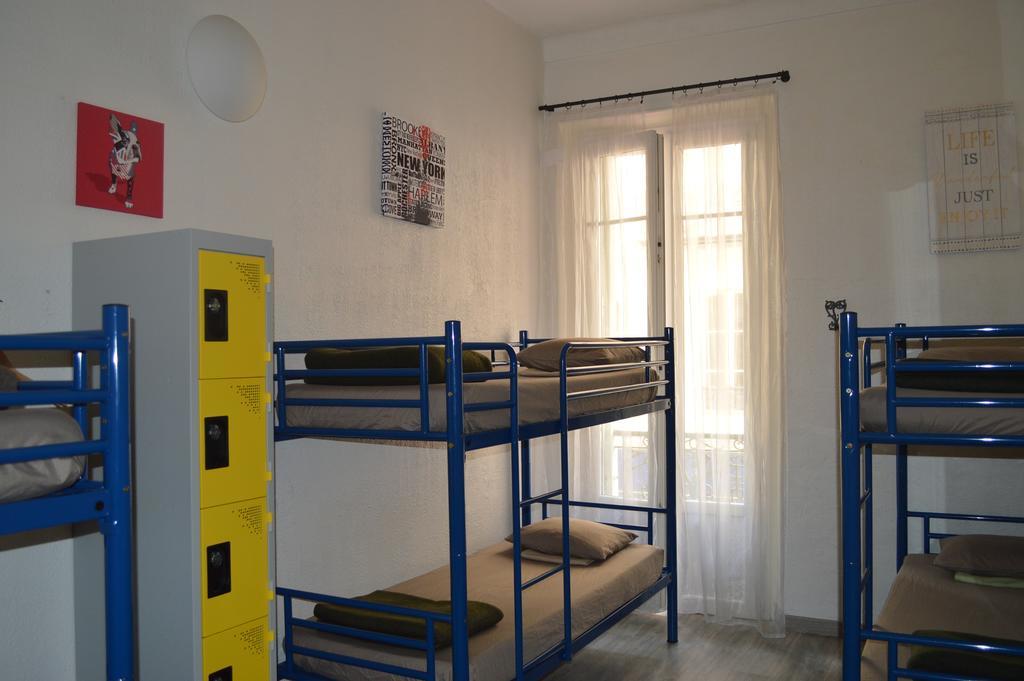 Хостел Backpackers Chez Patrick Ницца Экстерьер фото